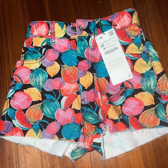 Zara (Trf collection) Shorts - Picture 6 of 6